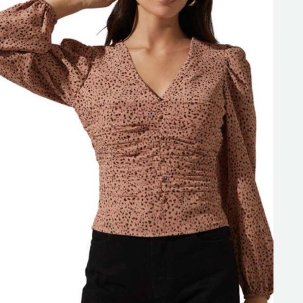 Astr the Label animal print v neck puff long sleeve top size L